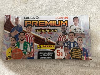 Lotto cromoschi Adrenalyn 2025-26: archiviatore, lattine