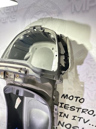 Baúl Bajo Asiento Piaggio X Evo 125