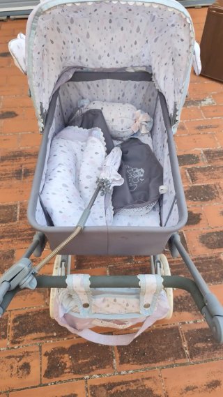 Carrito de muñecas clásico gris