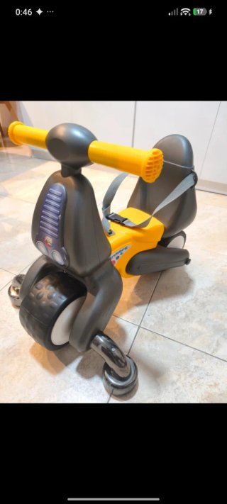 Correpasillos amarillo y gris muy bueno