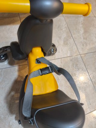 Correpasillos amarillo y gris muy bueno