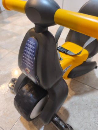 Correpasillos amarillo y gris muy bueno