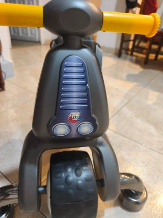 Correpasillos amarillo y gris muy bueno