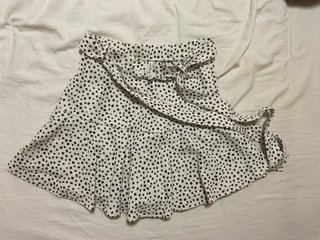 Falda pantalón Stradivarius lunares Talla S