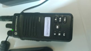 Walkie Talkie Motorola DP2600 con Cargador