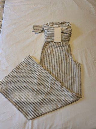 Pantalón Zara rayas talla Xs con etiqueta estreno