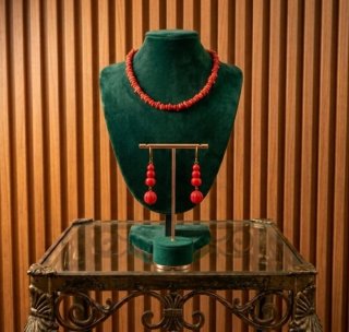 Gargantillas, medallas y pendientes