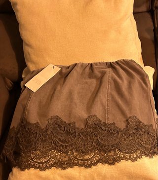 Falda Zara con encaje