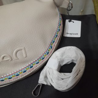 Bolso Desigual beige bordado sin estrenar