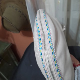 Bolso Desigual beige bordado sin estrenar