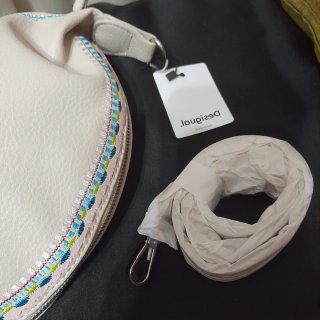 Bolso Desigual beige bordado sin estrenar