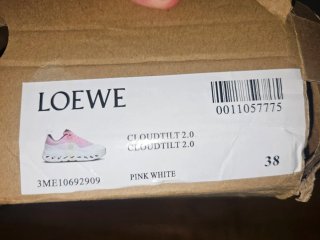 Zapatillas deportivas Loewe rosas y blancas