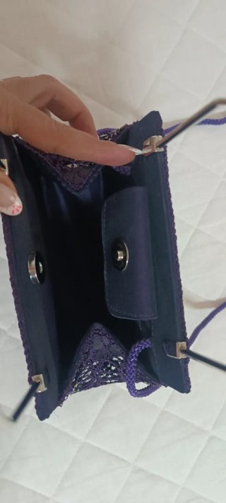 Bolso de fiesta morado con pedrería