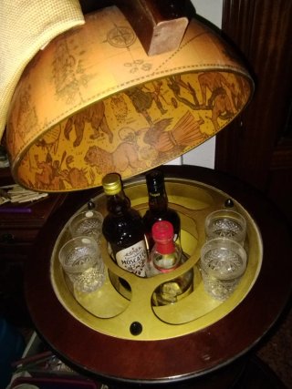 Mueble Bar bola del mundo. Madera