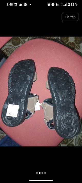Sandalias de hombre marrones y negras