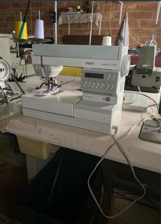 Máquina de coser PFAFF creative 1467