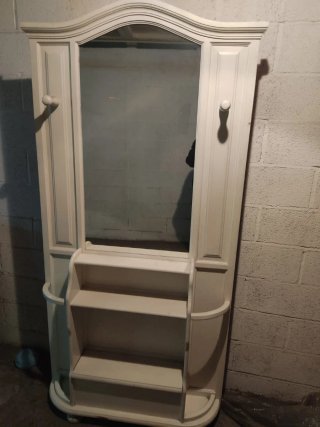 Mueble de entrada blanco con espejo