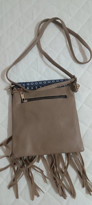Bolso cruzado marrón con flecos