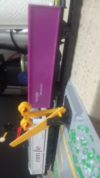 Tren Talgo Chapa Renfe Eléctrico a pilas.