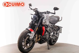 TRIUMPH TRIDENT 660
