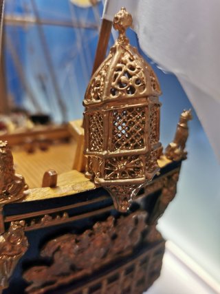 Maqueta Galeón ingles SOBERANO DE LOS MARES 115x90x20 cm + vitrina a medida