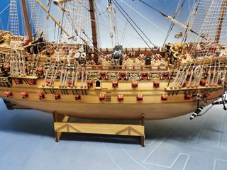 Maqueta Galeón ingles SOBERANO DE LOS MARES 115x90x20 cm + vitrina a medida