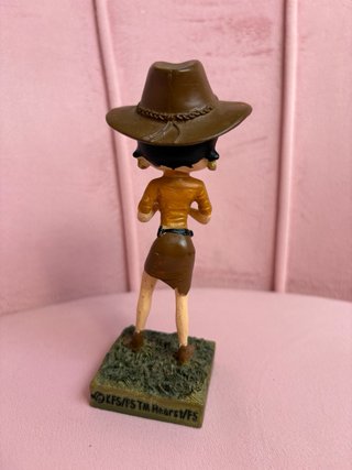 Betty Boop figura exploradora con prismáticos