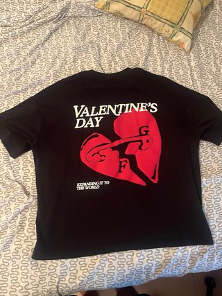 Camiseta Gods Negra Corazón FG