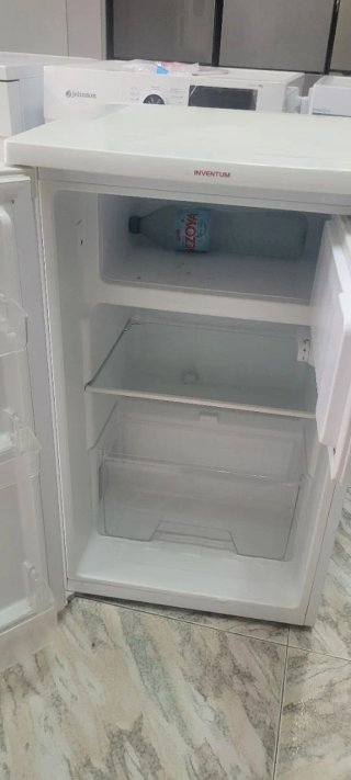 Nevera pequeña Inventum no frost con congelador