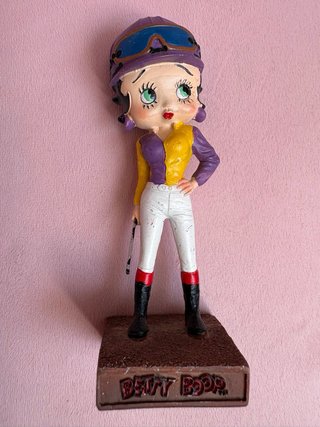 Betty Boop Jockey Figura
