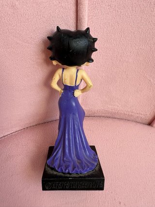 Betty Boop Figura Morada Vestido Largo