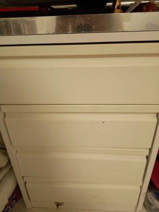 Armario pequeño de imitación madera , chollo 12€