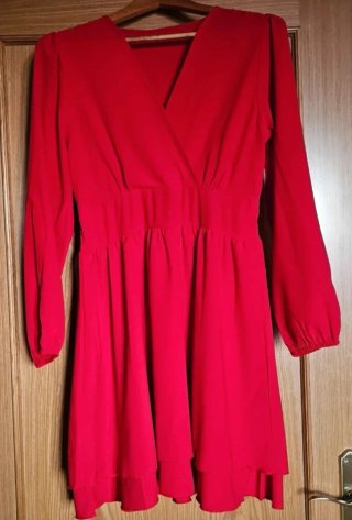 Elegante vestido rojo manga larga