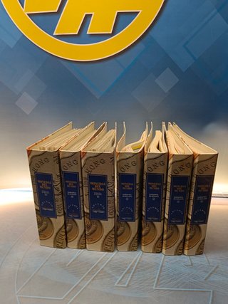 COLECCIÓN MONEDAS DEL MUNDO DE ORBIS-FABBRI, completa, 7 carpetas, 100 fascículos, todas las monedas y sellos