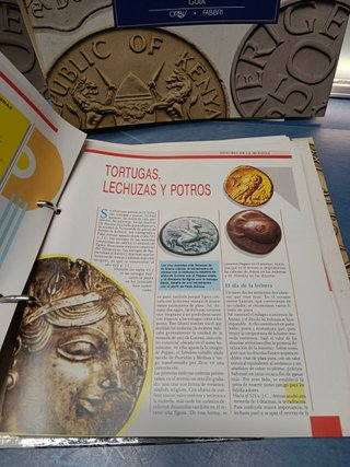 COLECCIÓN MONEDAS DEL MUNDO DE ORBIS-FABBRI, completa, 7 carpetas, 100 fascículos, todas las monedas y sellos