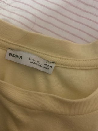 Camiseta amarilla Bershka Talla XS