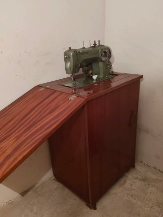 Máquina de coser Refrey Transforma 427