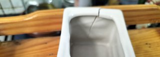 Especiero de madera con cajones porcelana.