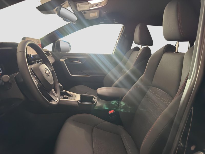 Toyota RAV4 2025, foto 12