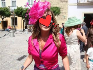 Tocado rosa fucsia con plumas