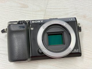 Sony NEX-7 cámara digital (cuerpo) + 3 baterías