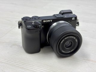 Sony NEX-7 cámara digital (cuerpo) + 3 baterías