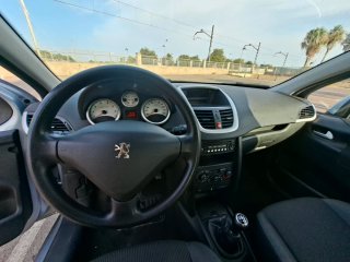 Peugeot 207 2011