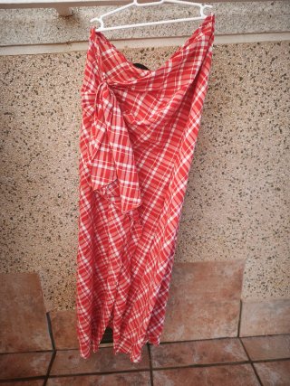 Falda pareo Zara roja talla S y talla XS.