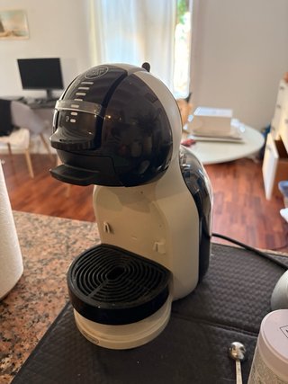 Cafetera Dolce Gusto Negra