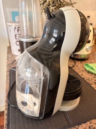 Cafetera Dolce Gusto Negra