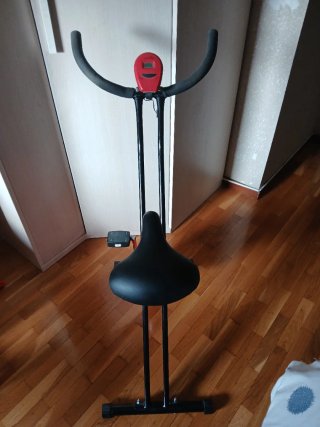 Bicicleta Estática Negra y Roja