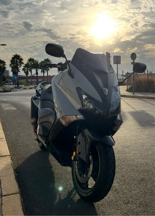 YAMAHA TMAX 530.