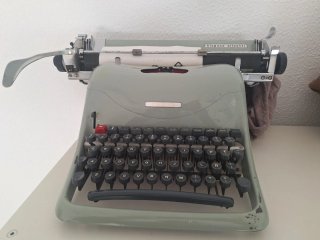 Televisor Antiguo Iberia, Tocadiscos, Olivetti