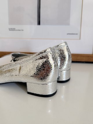 Zapatos de salón plateados